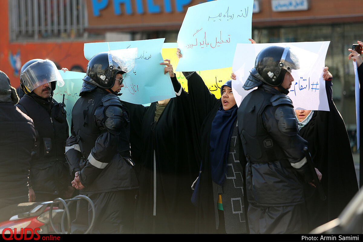 تجمع اعتراضی جمعی از دانشجویان مقابل نمایندگی وزارت امور خارجه