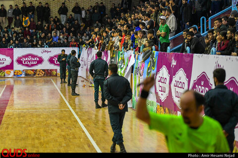 برتری گیتی پسند اصفهان مقابل سوهان قم در مرحله پلی آف لیگ برتر فوتسال