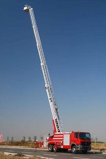 تجهیز مشهد به بلندترین نردبان آتش‌نشانی در کشور
