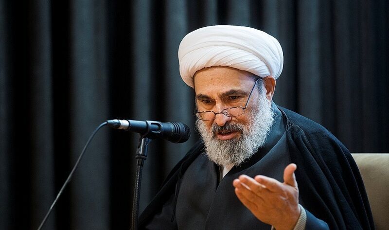 جمهوری اسلامی با مجاهدت امام خمینی(ره) و همراهی مردم بصیر شکل گرفت