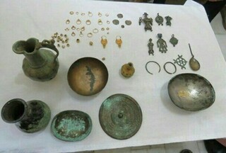 انتقال اشیای تاریخی کشف شده در دشتستان به موزه 