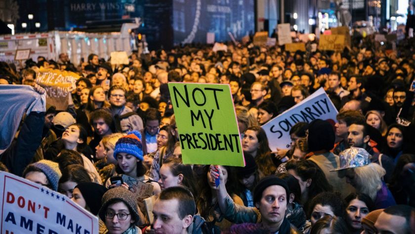 تظاهرات در نیویورک در اعتراض به تبرئه ترامپ در سنای آمریکا / فیلم