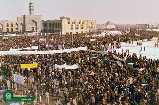 حرم مطهر رضوی کانون اصلی مبارزات انقلابی مردم مشهد علیه رژیم پهلوی