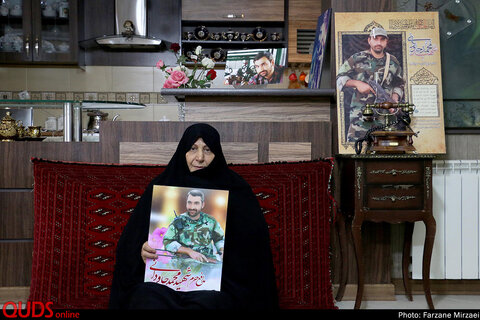 زهرا سزاوار مادر شهید محمد جاودانی، متولد سال ۶۷ که در مهر ۹۶ در تدمر به شهادت رسید