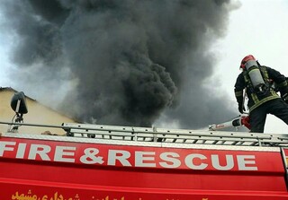 آتش‌سوزی مهیب کارخانه تولید "فوم‌های پلی‌اتیلن" در مشهد مهار شد