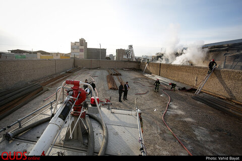 حریق کارخانه تولید فوم‌های پلی‌اتیلن در مشهد
