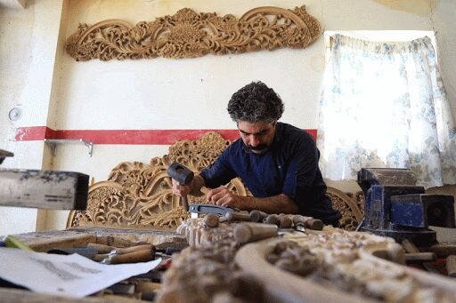 « پایتخت منبت ایران » چوب گرانی  را می خورد؛ دست تولیدکنندگان در پوست گردو