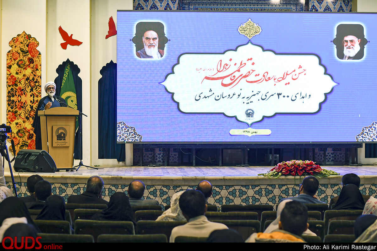 مراسم اهدای 300 سری جهیزیه به نوعروسان مشهدی