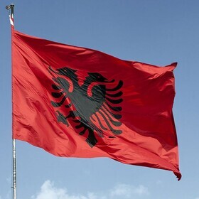 رئیس جمهوری آلبانی خطاب به مردم: دولت جناح چپی را سرنگون کنید