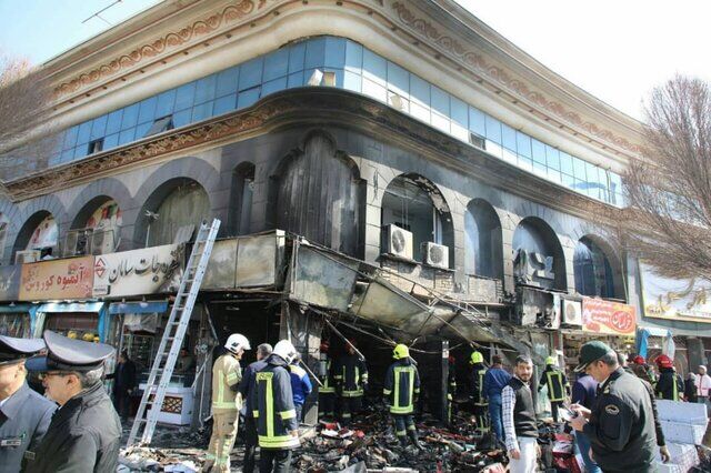  مهار آتش سوزی یک باب مغازه در میدان بیت‌المقدس مشهد