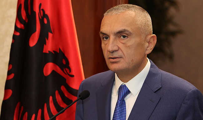 رئیس جمهوری آلبانی خطاب به مردم: دولت جناح چپی را سرنگون کنید