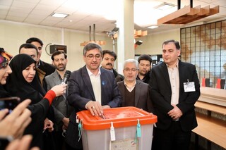 استاندار همدان رای خود را در نخستین آغاز راگیری به صندوق انداخت