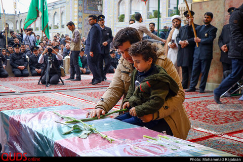 تشییع پیکر پاک شهید مدافع حرم اصغر پاشاپور در حرم مطهر رضوی