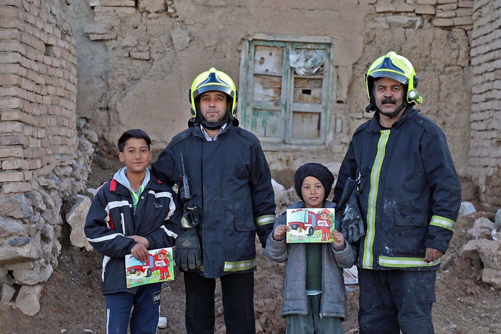 اقدام تحسین برانگیز ۲ کودک در کاهش خسارات آتش‌سوزی یک منزل مسکونی
