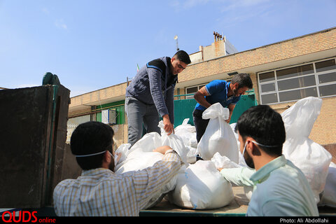 توزیع بسته های کمک معیشتی در حاشیه شهر مشهد‎