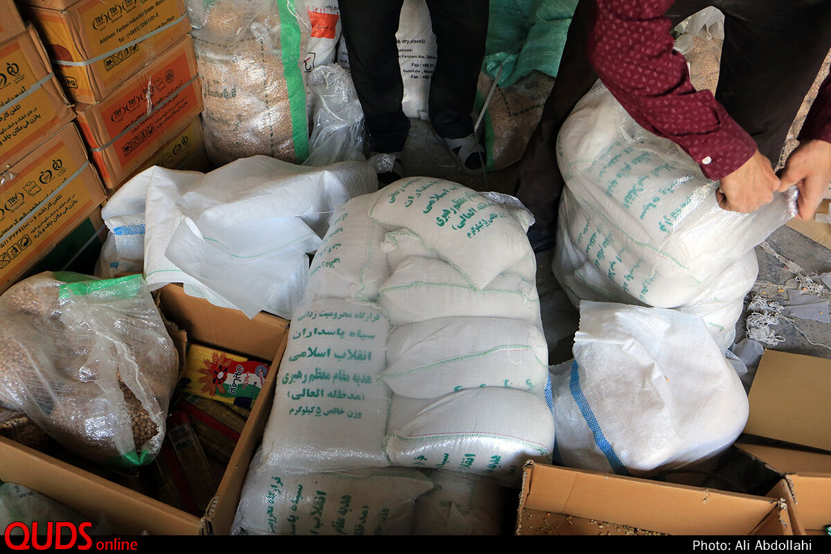 توزیع بسته های کمک معیشتی در حاشیه شهر مشهد‎