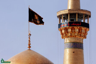 مشهد مقدس در سوگ شهادت هفتمین امام شیعیان سیاهپوش می‌شود