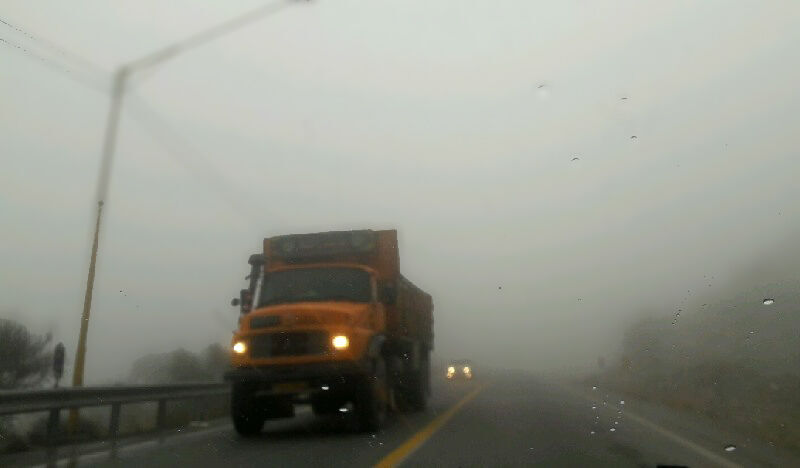 جاده های شمالی خراسان رضوی لغزنده و مه‌گرفته است