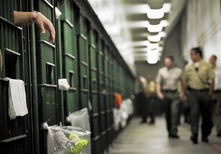شیوع کرونا و احتمال "فاجعه انسانی" در زندان‌های آمریکا