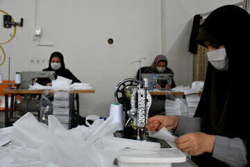 کارآفرین خراسان شمالی برای تامین ماسک رویه تولید کارگاه را تغییر داد