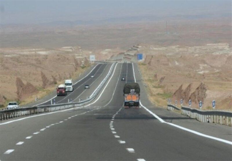 کاهش ۴ درصدی تردد در جاده‌های کشور/تردد خودروها در آزادراه کرج-تهران ۱۲ درصد کاهش یافت
