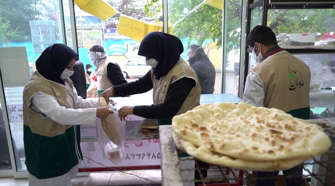 توزیع ۴۶ هزار قرص نان در مناطق حاشیه شهر مشهد