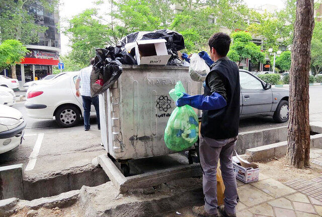 افزایش قیمت مواد بازیافتی، زباله‌گردی را تبدیل به یک شغل کرده است