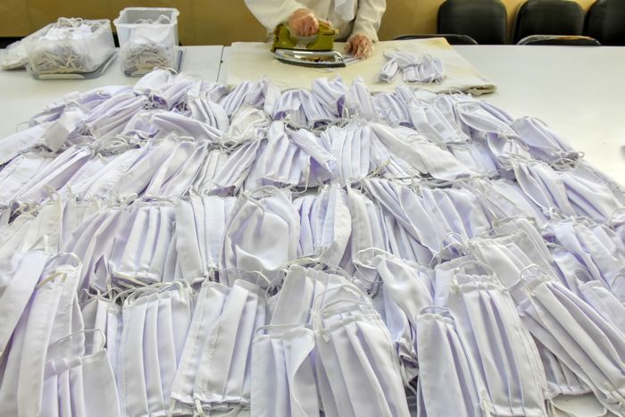 توزیع بیش از ۲۹۰ هزار دستکش و ماسک بین کادر درمانی بیمارستان‌های قوچان