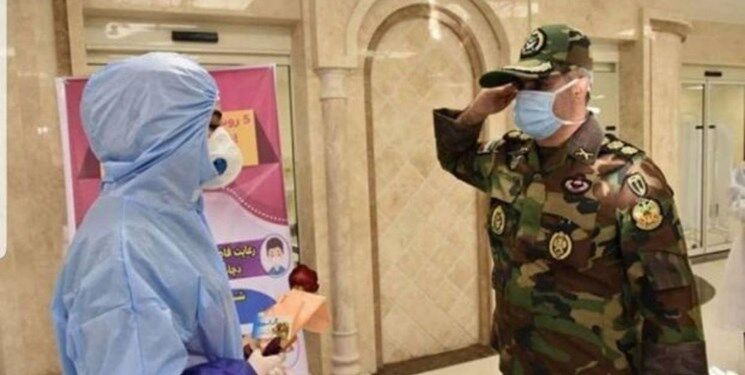 احترام نظامی فرمانده ارشد ارتش به پرستار بخش بیماران کرونایی
