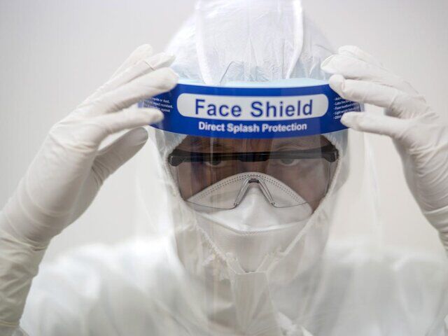  روزانه حدود ۱۰ هزار شیلد محافظ صورت برای مراکز درمانی تولید می‌کنیم
