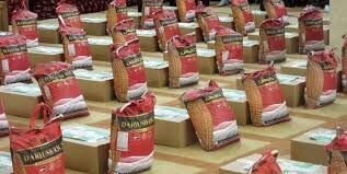 توزیع بیش از ۶۰ هزار بسته مواد غذایی از محل موقوفات و کمک‌های خیرین در خراسان رضوی‌