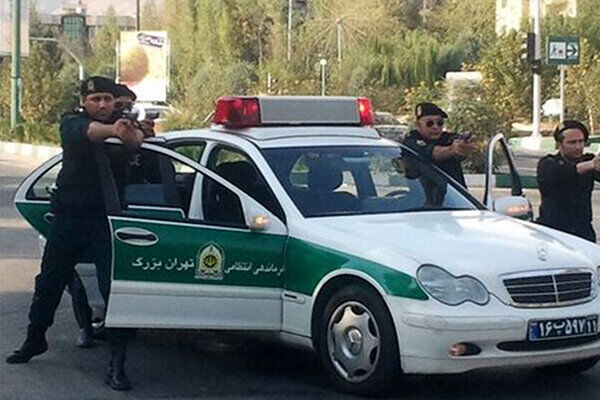 دستگیری سارق قمه به دست با شلیک پلیس 