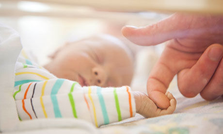 خریدوفروش نوزادان در بیمارستان‌ها انجام نمی‌شود/ افزایش ۳۰ درصدی فرزندخواندگی در خراسان رضوی
