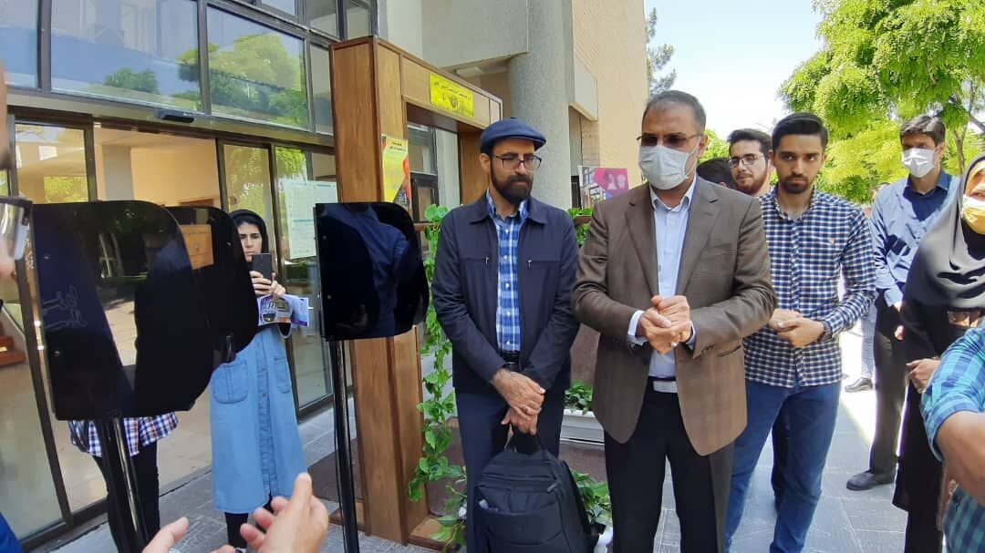 ساخت دستگاه ضد عفونی کننده دست و لباس در دانشگاه فردوسی مشهد 