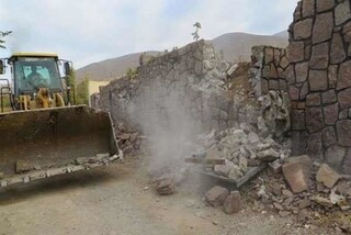 ساخت و سازهای غیر مجاز در گناباد تخریب شد
