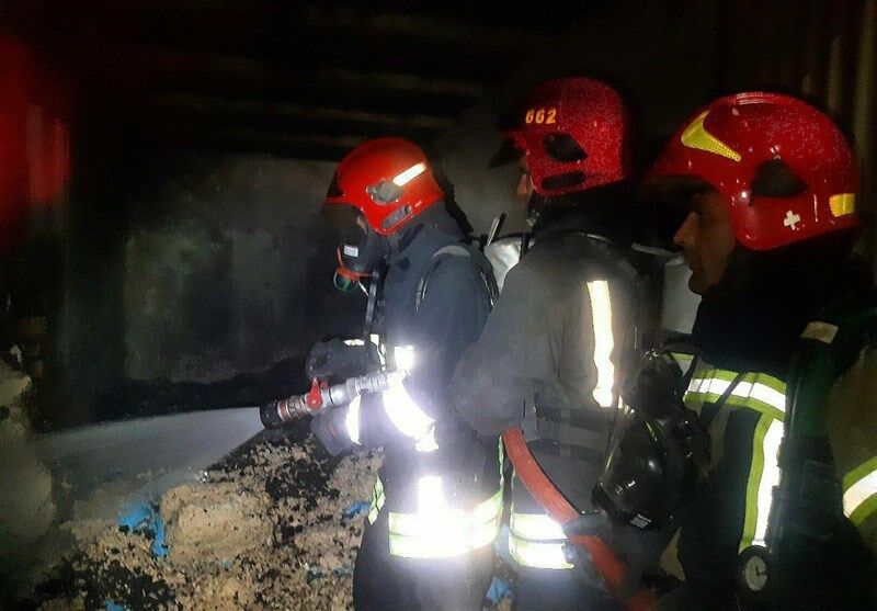 آتش‌سوزی انبار کارخانه خوراکی در شهرک صنعتی فردوسی مشهد اطفاء شد