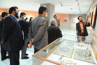نمایشگاه «دست‌هایی از جنس نور» در موزه مرکزی رضوی برگزار شد