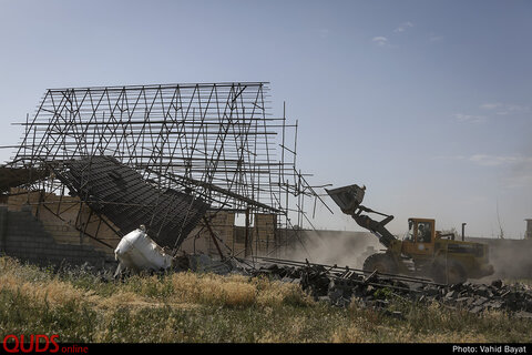 تخریب باغ ویلاهای در حال ساخت در اطراف مشهد