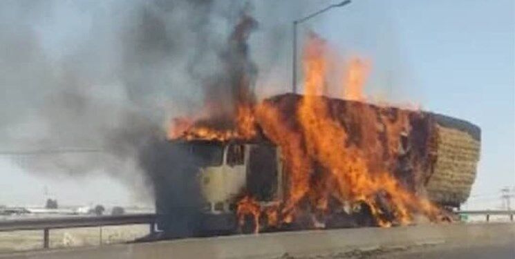 آتش‌سوزی تریلر پرس‌کاه بر روی پل دولت آباد