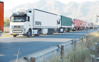 مرز میرجاوه برای کامیون‌های حامل مواد سوختی بسته است