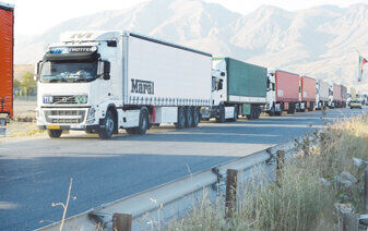 مرز میرجاوه برای کامیون‌های حامل مواد سوختی بسته است