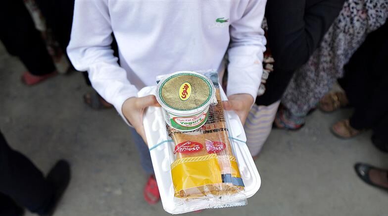 توزیع ۱۵۰۰ پرس غذای متبرک حضرت رضا(ع) در روستاهای حاشیه شهر مشهد