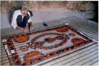 نمد، نماد نقشِ رنگین هنر در نگاره‌های بافته‌ای سنتی در خراسان شمالی