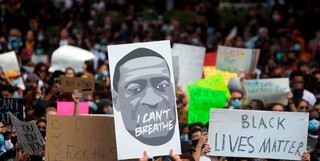 تظاهرات ضد نژادپرستی لندنی‌ها در برابر سفارت آمریکا
