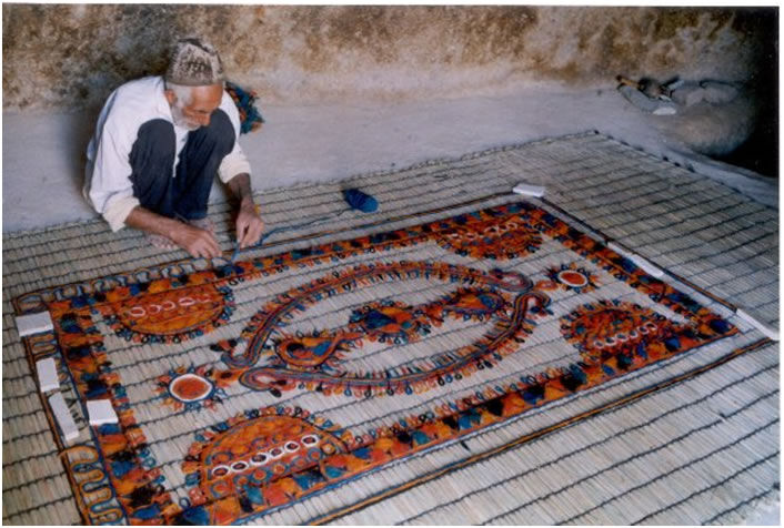 نمد، نماد نقشِ رنگین هنر در نگاره‌های بافته‌ای سنتی در خراسان شمالی