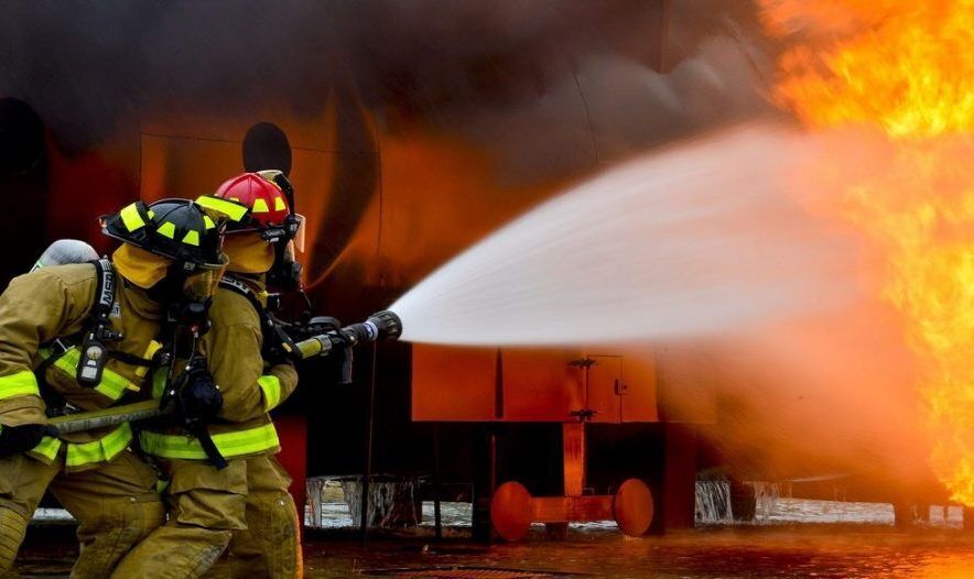 نشت روغن، علت آتش‌سوزی در شهرک صنعتی فریمان اعلام شد