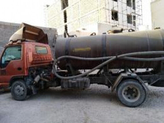 شناسایی و توقیف تانکرهای حمل آب غیر مجاز از قنات منزل آباد مشهد