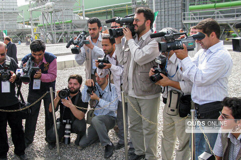 خبرنگاران در حال تهیه گزارش از نیروگاه طوس مشهد 