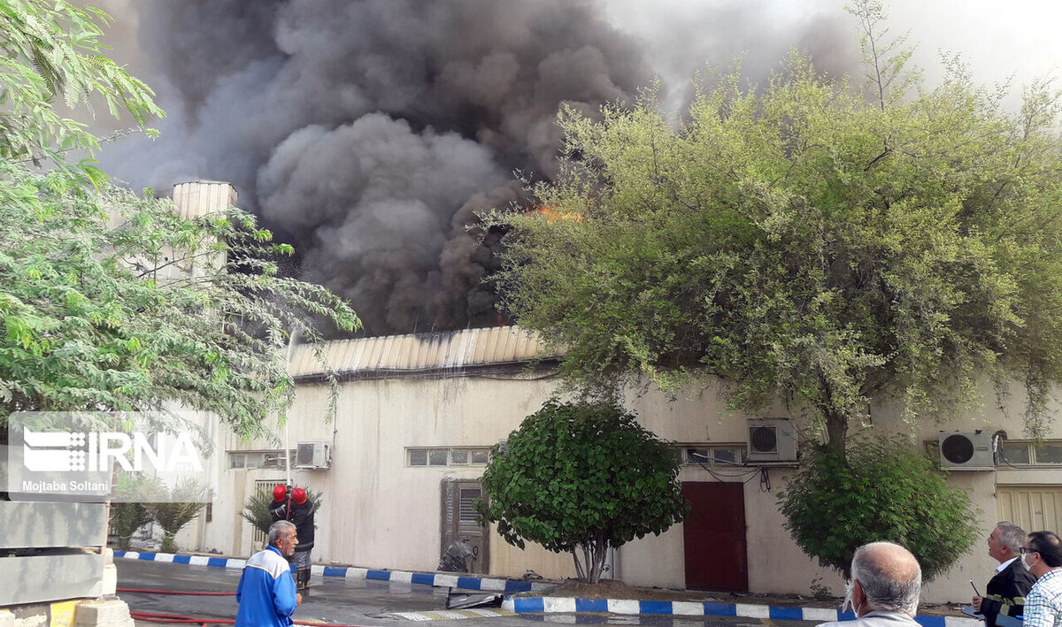 تصاویر آتش سوزی در بازار پردیس کیش+ عکس