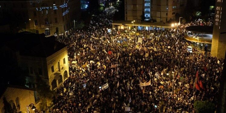 تظاهرات در اسراییل: مردم در ورطه سقوط هستند، نتانیاهو در فکر تفریح در ابوظبی
